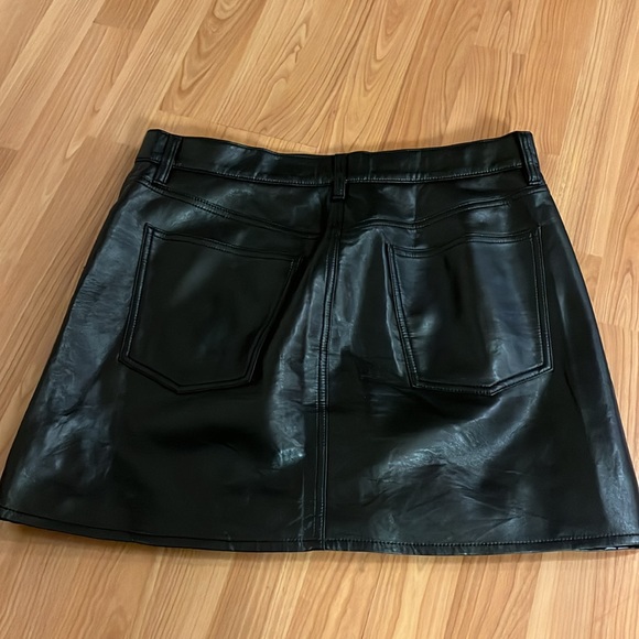 AGOLDE Recycled Leather Criss Cross Skirt. Black. Size 30. - Picture 9 of 12